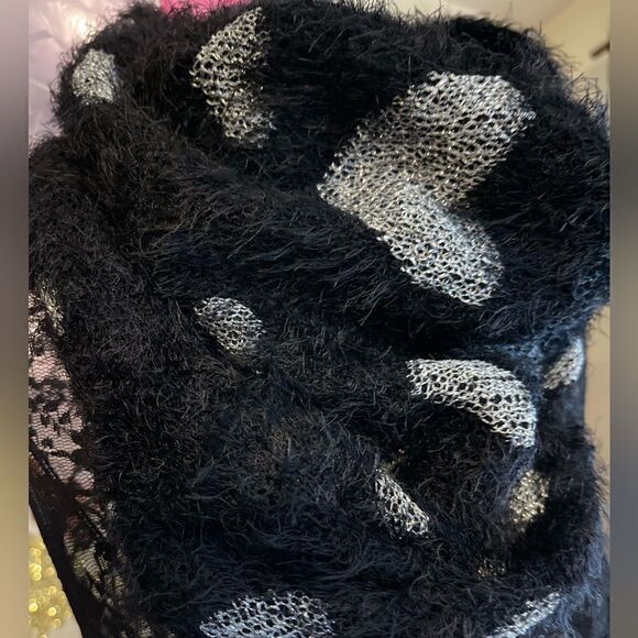 Betsey johnson 
Contrast bbw infinity scarf w/heart accent Angola fur nwt - Picture 1 of 3